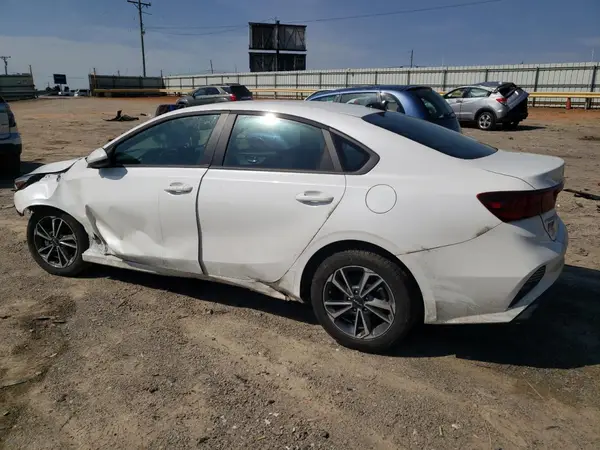 3KPF24AD6RE774447 2024 KIA FORTE - Image 2