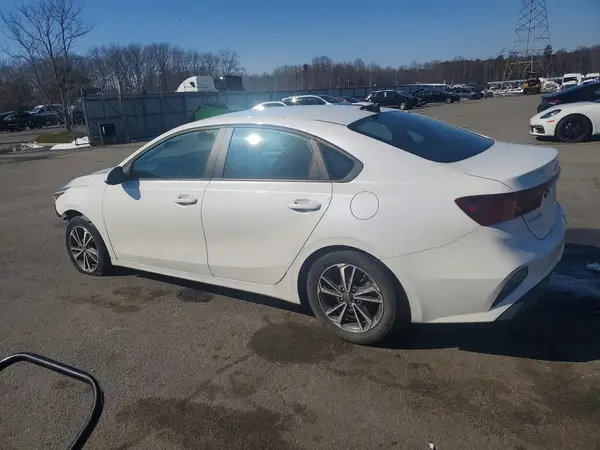 3KPF24AD6RE777879 2024 KIA FORTE - Image 2