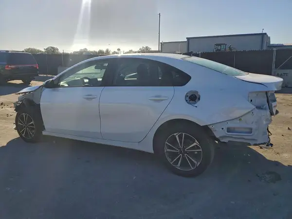 3KPF24AD6RE778210 2024 KIA FORTE - Image 2