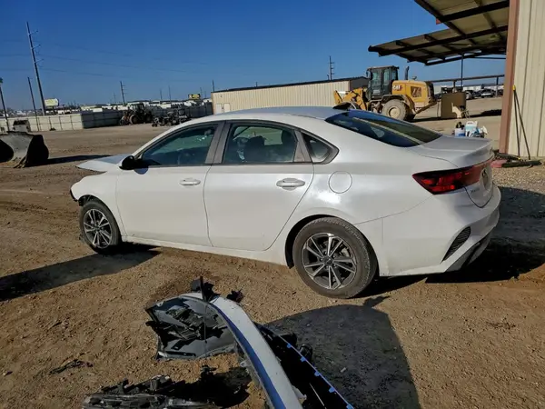 3KPF24AD6RE781558 2024 KIA FORTE - Image 2