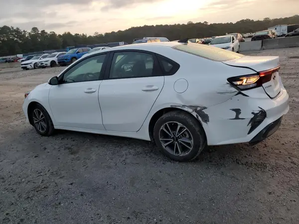 3KPF24AD6RE781575 2024 KIA FORTE - Image 2