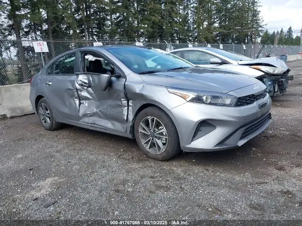3KPF24AD6RE785352 2024 KIA FORTE - Image 1