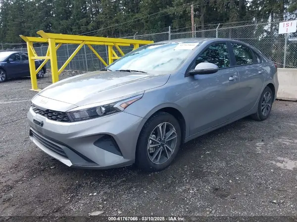 3KPF24AD6RE785352 2024 KIA FORTE - Image 2