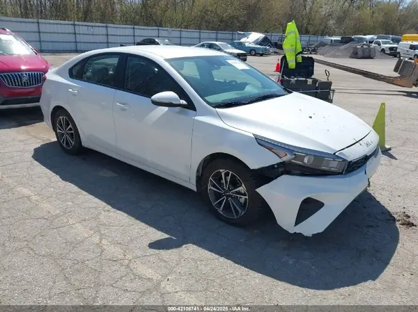 3KPF24AD6RE786274 2024 KIA FORTE - Image 1