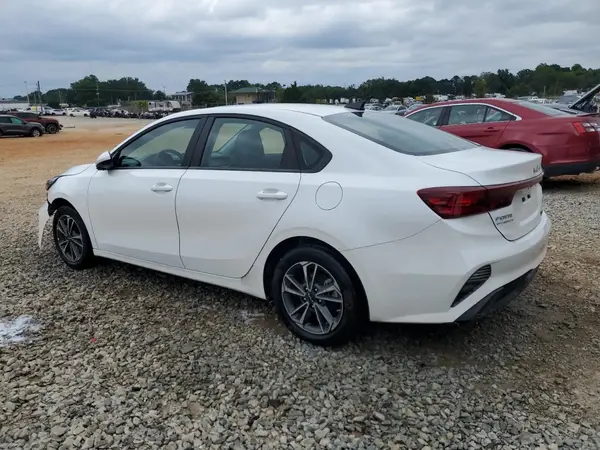 3KPF24AD6RE789370 2024 KIA FORTE - Image 2