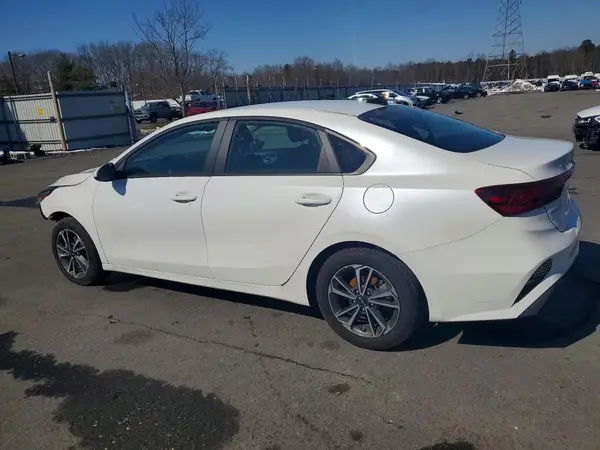 3KPF24AD6RE791037 2024 KIA FORTE - Image 2