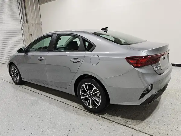 3KPF24AD6RE792690 2024 KIA FORTE - Image 2