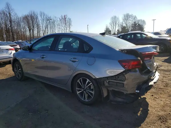 3KPF24AD6RE792978 2024 KIA FORTE - Image 2