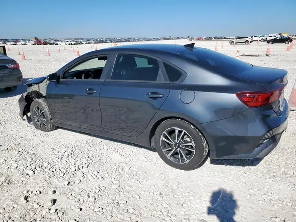 3KPF24AD6RE795556 2024 KIA FORTE - Image 2