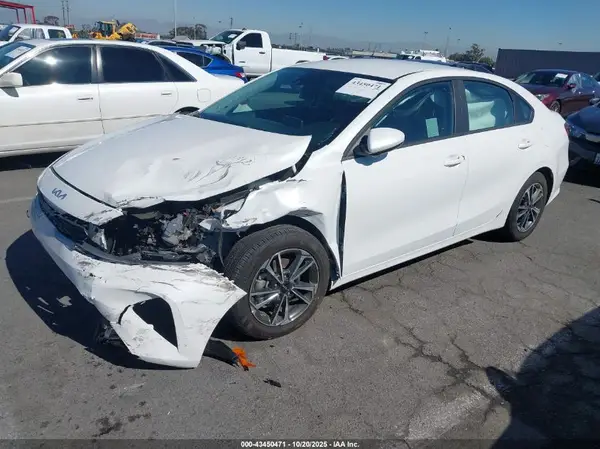 3KPF24AD6RE796674 2024 KIA FORTE - Image 2
