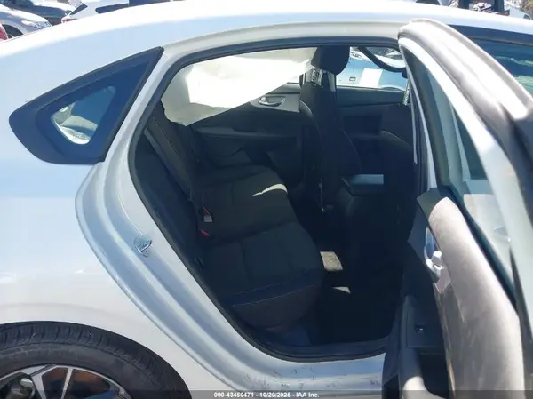3KPF24AD6RE796674 2024 KIA FORTE - Image 8