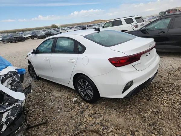 3KPF24AD6RE799963 2024 KIA FORTE - Image 2
