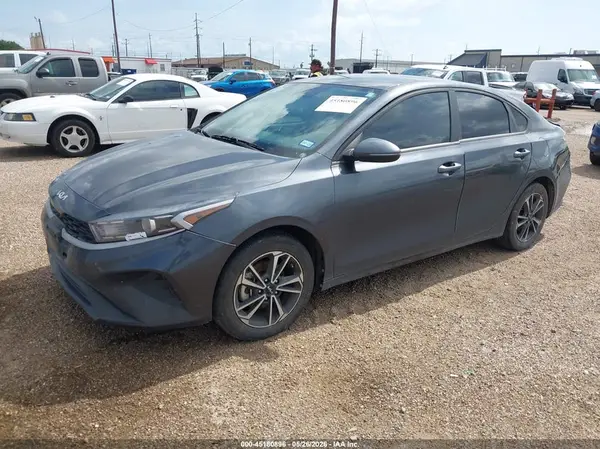 3KPF24AD6RE800125 2024 KIA FORTE - Image 2