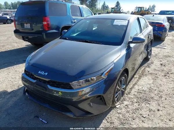 3KPF24AD6RE800139 2024 KIA FORTE - Image 2