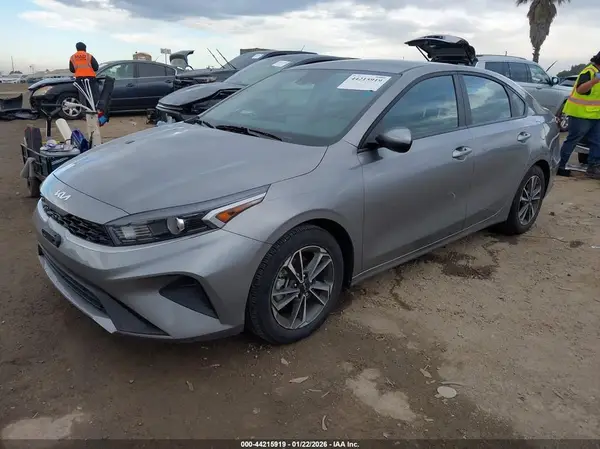 3KPF24AD6RE802327 2024 KIA FORTE - Image 2