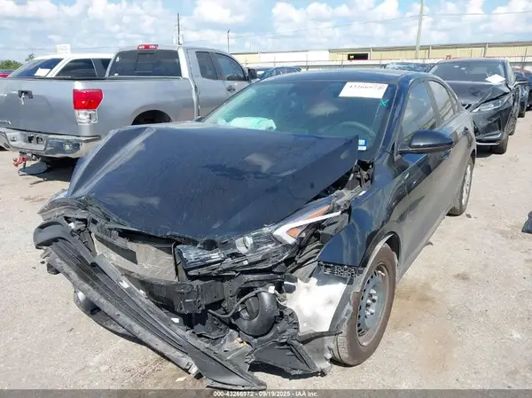 3KPF24AD6RE806068 2024 KIA FORTE - Image 2