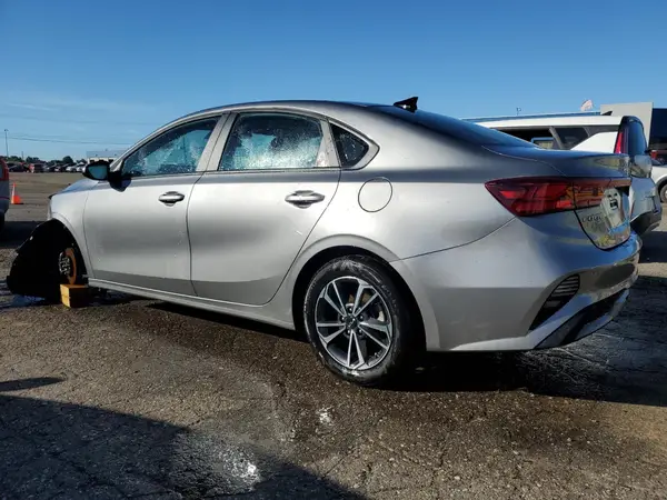 3KPF24AD6RE809875 2024 KIA FORTE - Image 2