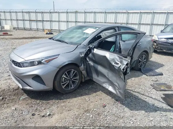 3KPF24AD6RE811884 2024 KIA FORTE - Image 2