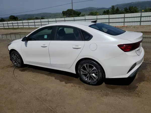 3KPF24AD6RE818009 2024 KIA FORTE - Image 2