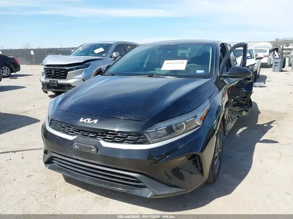 3KPF24AD6RE821444 2024 KIA FORTE - Image 2