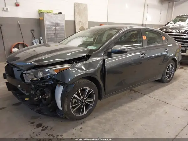 3KPF24AD6RE825624 2024 KIA FORTE - Image 2