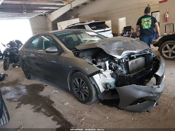 3KPF24AD6RE825896 2024 KIA FORTE - Image 1