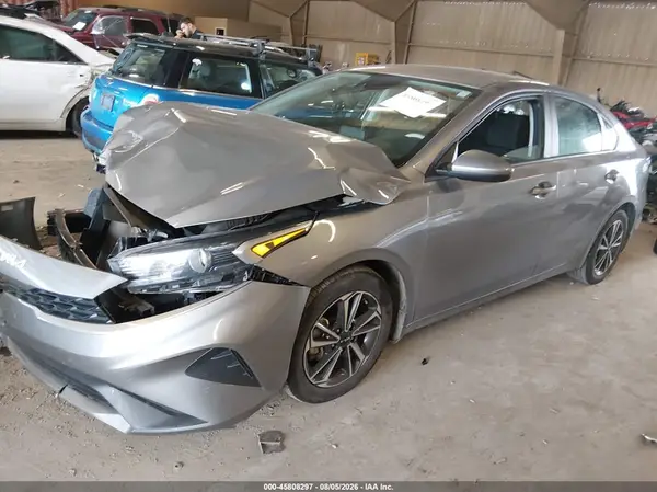 3KPF24AD6RE825896 2024 KIA FORTE - Image 2