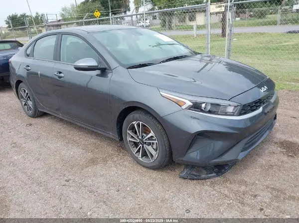 3KPF24AD6RE826806 2024 KIA FORTE - Image 1
