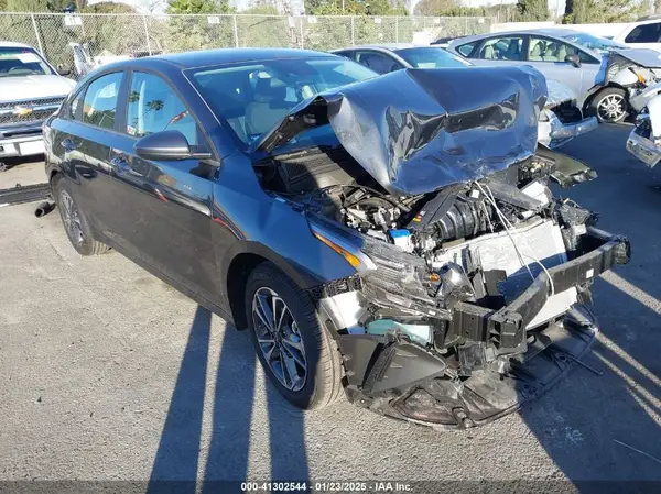 3KPF24AD6RE826837 2024 KIA FORTE - Image 1