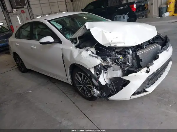 3KPF24AD6RE827700 2024 KIA FORTE - Image 1
