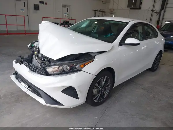 3KPF24AD6RE827700 2024 KIA FORTE - Image 2