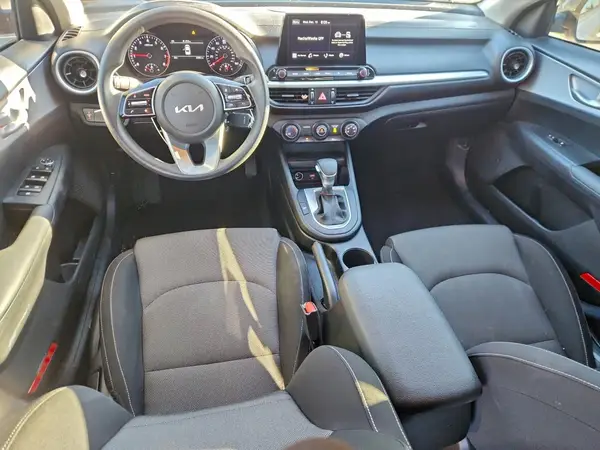 3KPF24AD6RE828569 2024 KIA FORTE - Image 8