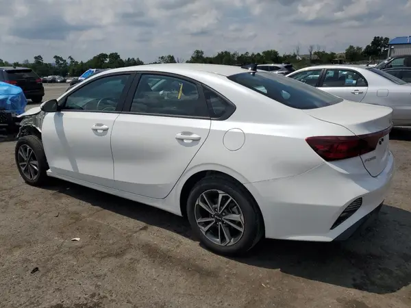3KPF24AD6RE828975 2024 KIA FORTE - Image 2
