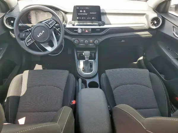 3KPF24AD6RE829043 2024 KIA FORTE - Image 8