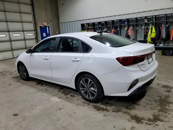3KPF24AD6RE834338 2024 KIA FORTE - Image 2
