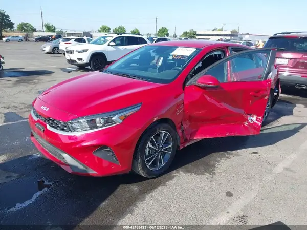 3KPF24AD6RE835781 2024 KIA FORTE - Image 2