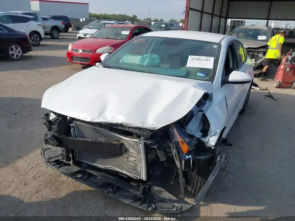 3KPF24AD6RE836929 2024 KIA FORTE - Image 2