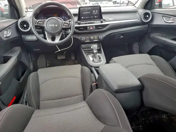3KPF24AD6RE837076 2024 KIA FORTE - Image 8