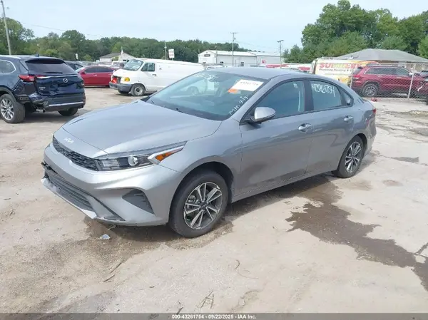 3KPF24AD6RE837501 2024 KIA FORTE - Image 2