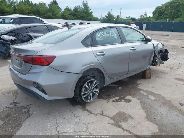 3KPF24AD6RE837501 2024 KIA FORTE - Image 3
