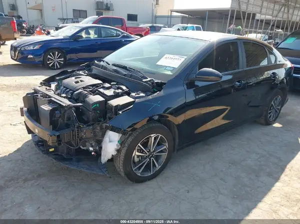 3KPF24AD6RE837675 2024 KIA FORTE - Image 2