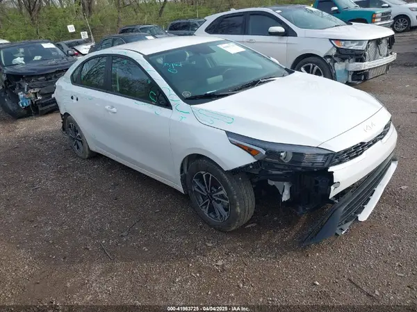 3KPF24AD6RE837739 2024 KIA FORTE - Image 1