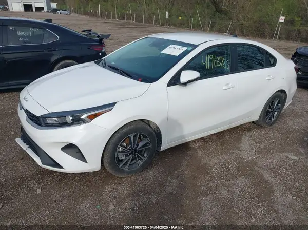 3KPF24AD6RE837739 2024 KIA FORTE - Image 2