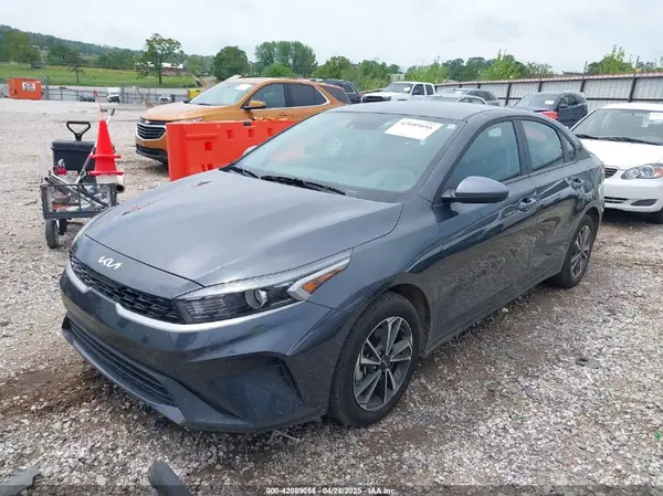 3KPF24AD6RE841015 2024 KIA FORTE - Image 2