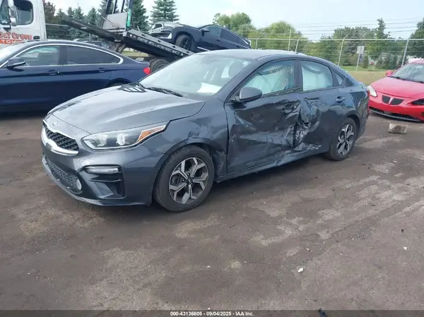 3KPF24AD7KE004196 2019 KIA FORTE - Image 2