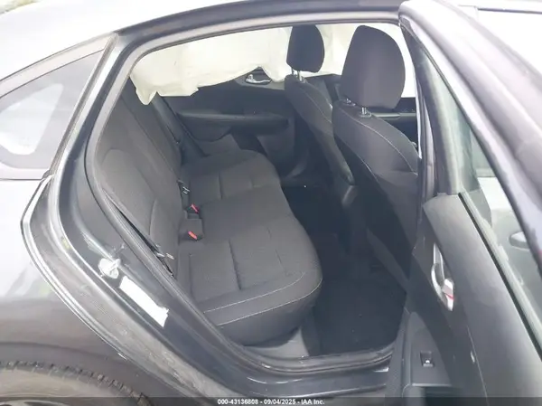 3KPF24AD7KE004196 2019 KIA FORTE - Image 8