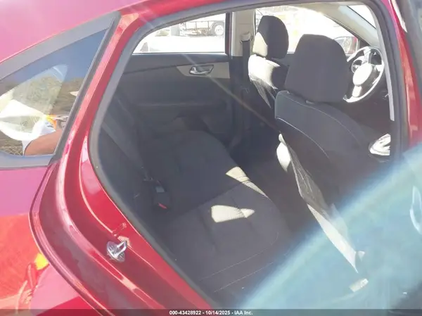 3KPF24AD7KE005199 2019 KIA FORTE - Image 8