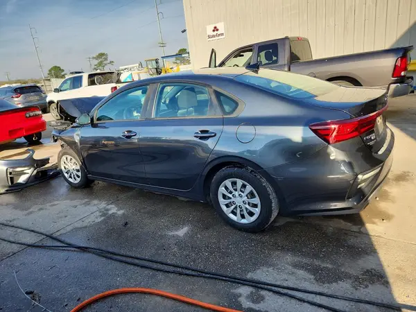 3KPF24AD7KE005784 2019 KIA FORTE - Image 2