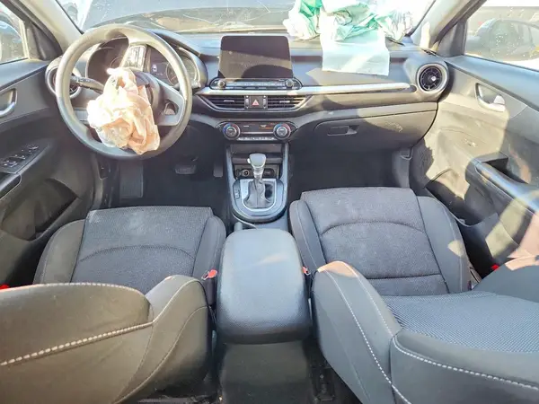 3KPF24AD7KE005784 2019 KIA FORTE - Image 8