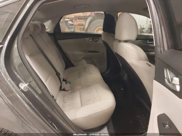 3KPF24AD7KE006319 2019 KIA FORTE - Image 8